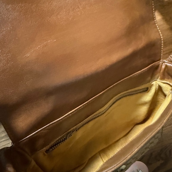 Gucci Tan Monogram Shoulder Bag - Picture 12 of 13